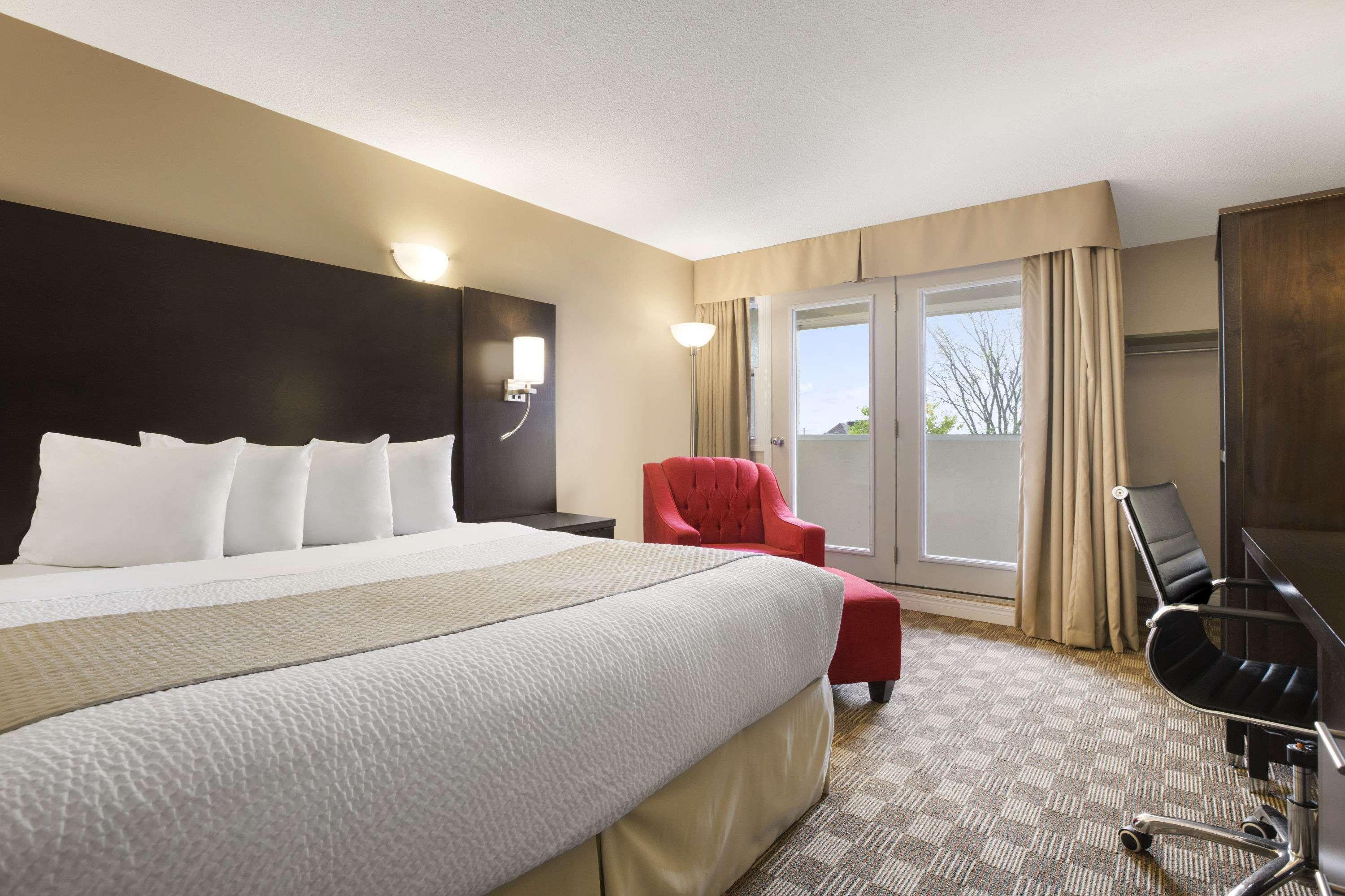 Hotel Days & By Wyndham Downtown