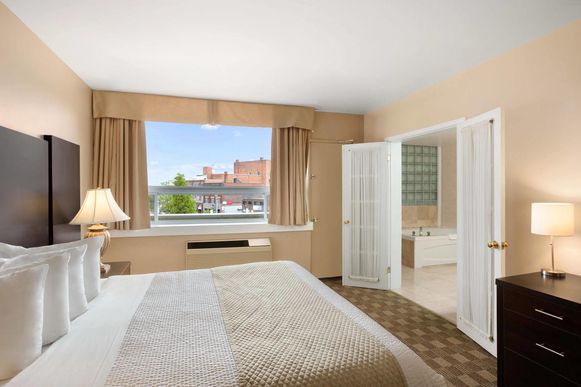 Days & By Wyndham Downtown 3*