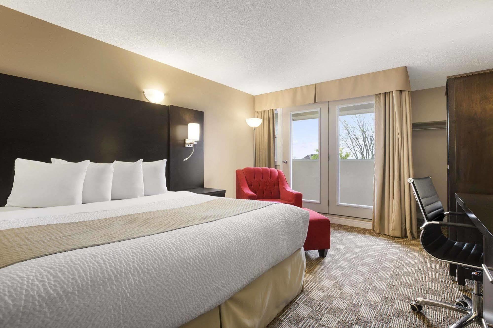 Days & By Wyndham Downtown 3* North Bay